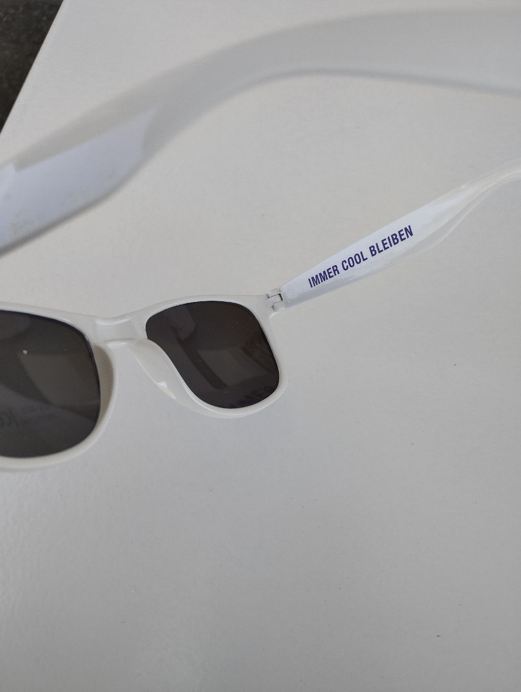 Occhiali & Lenti: Sonnenbrille mit blauen Gläsern, NEU – Nuovo e nell'imballaggio originale da Ostermundigen venduto da Dinge1 2