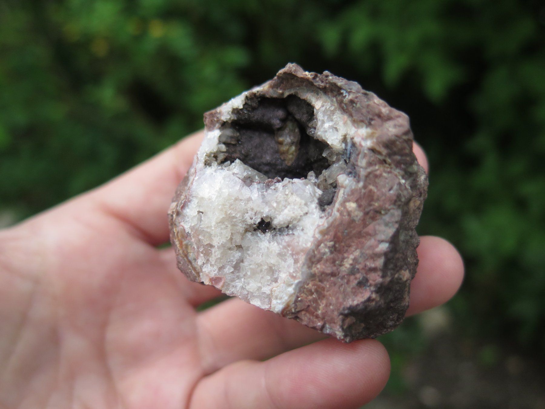 Mineralien & Heilsteine: Schneekopfkugel – Gebraucht aus Schaffhausen von Yamakana51L8736OQ8 6