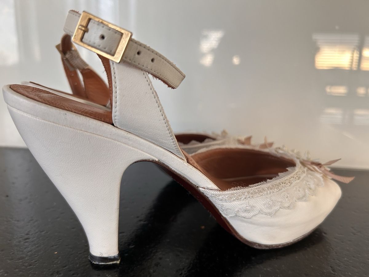 Chie Mihara Scarpe da donna: Chie Mihara elegante beige Sandalen Pumps Gr. 38 – Usato da St. Gallen venduto da jojan 9