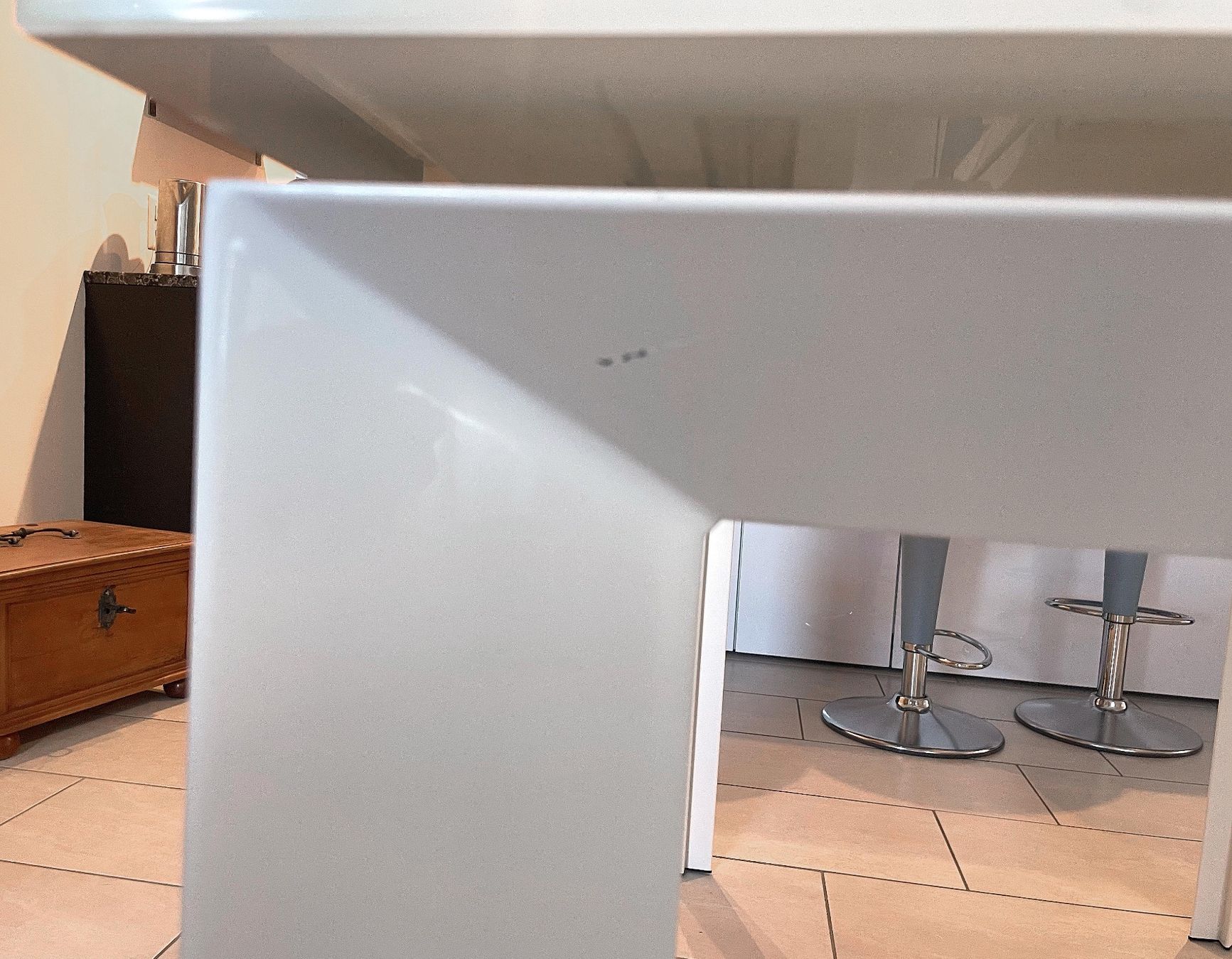 Tische: Esstisch mit Glasplatte, erweiterbar, weiss – Gebraucht aus Uster von Hotzli 7