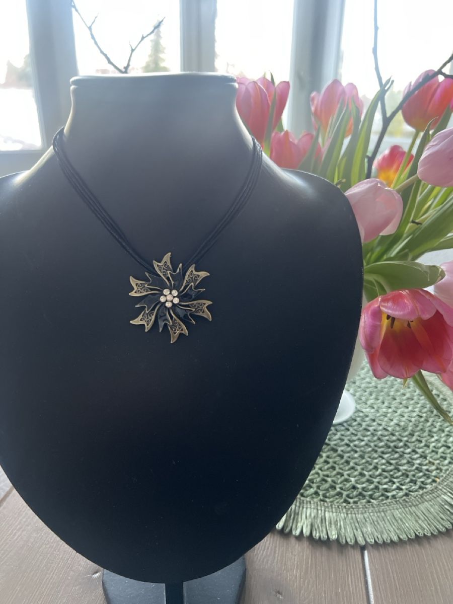 Catenine: Halskette mit Blume Anhänger – Nuovo (secondo la descrizione) da Seon venduto da Sunny-Schmuck78
