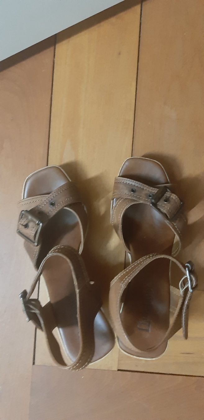 Damenschuhe: Braune Sandalen mit Keilabsatz, Gr. 37 – Neu und originalverpackt aus Zürich von Venecia25 6