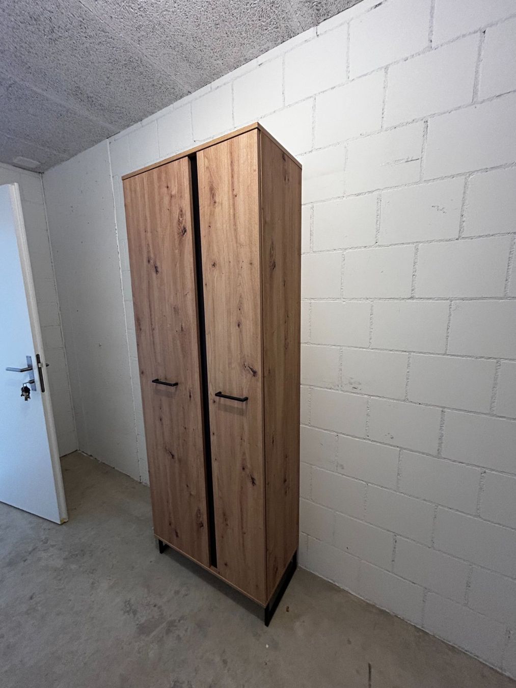 Schränke: Garderoben-Schrank – Gebraucht aus Luzern von jan_rkj6