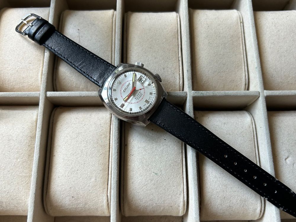 Montre Vintage À Remontage Manuel Cauny Ne Fonctionne