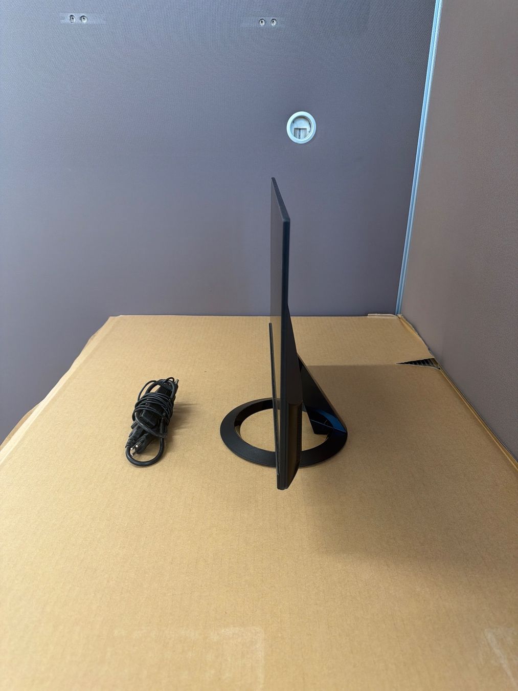 Asus Ecrans: ASUS VZ229HE 21.5" Monitor – D'occasion à Dietlikon par ComdatAG 2