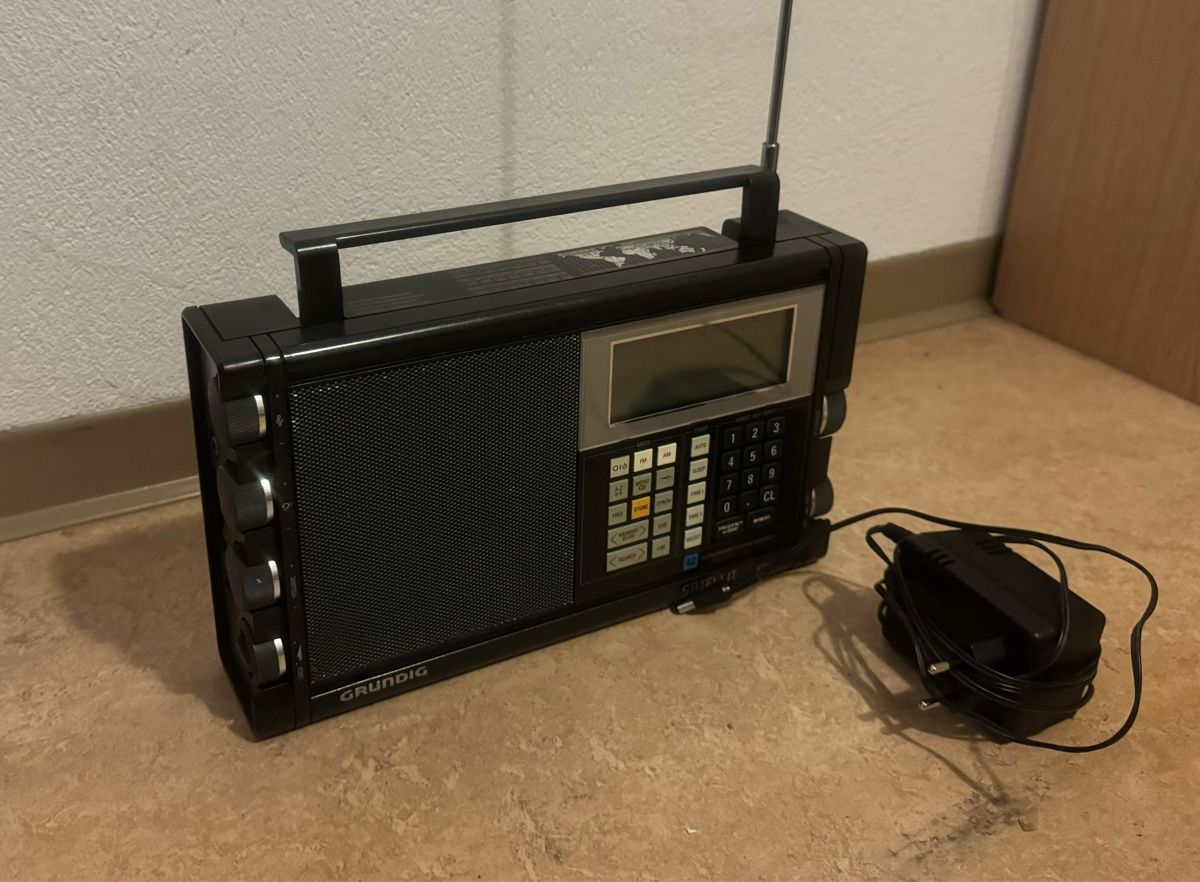 Grundig Radio: Grundig Satellit 500 Weltempfänger – Usato da Trimbach venduto da SABO-61 2