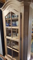 Vitrine aus massivem Kiefernholz, hell, guter Zustand