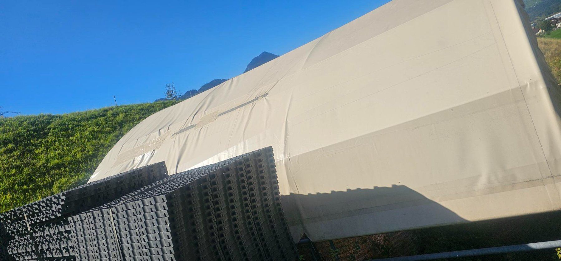 Accessori per la stalla: Weideuntterstand Rundbogenzelt – Usato da Steinen venduto da Holz1 2