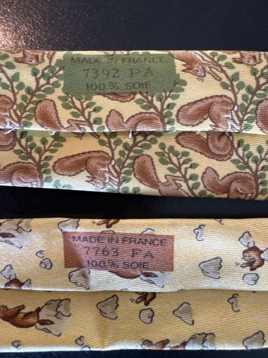 Hermès Cravatte: 2 Hermes Krawatten mit Tiermotiv – Usato da Künten venduto da Spike17 1