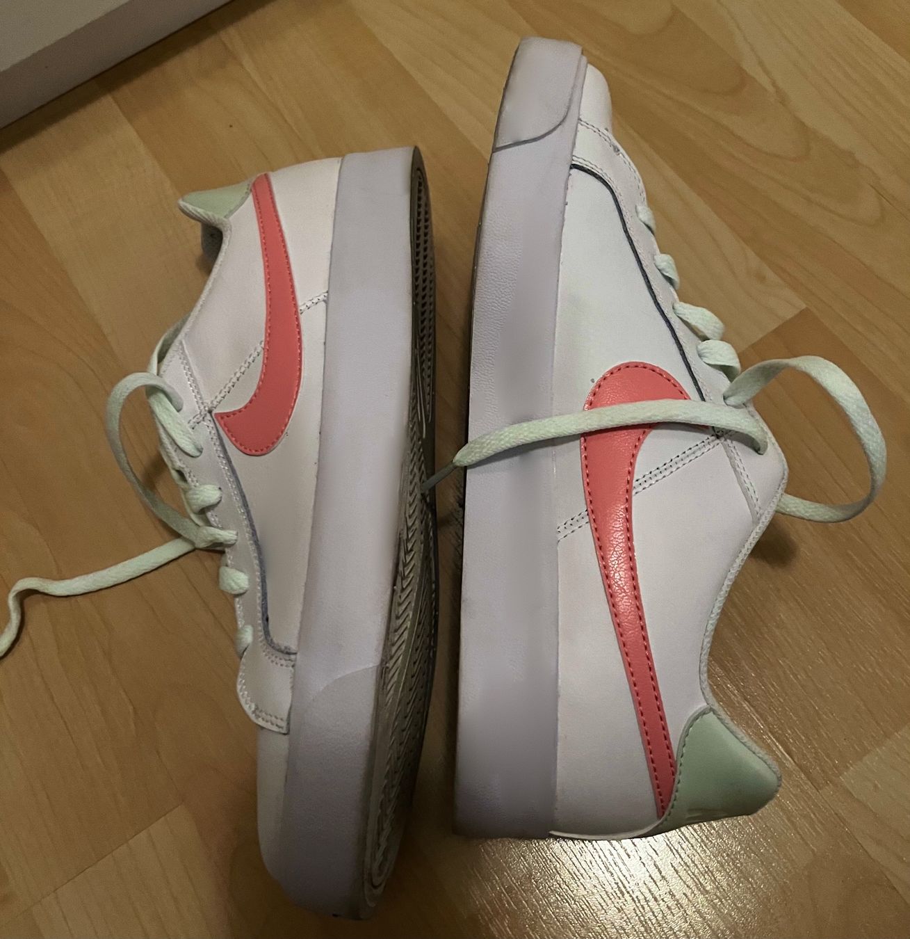 Nike Scarpe da donna: Nike Schuhe Gr. 42 – Usato da Oberentfelden venduto da mel_f97j