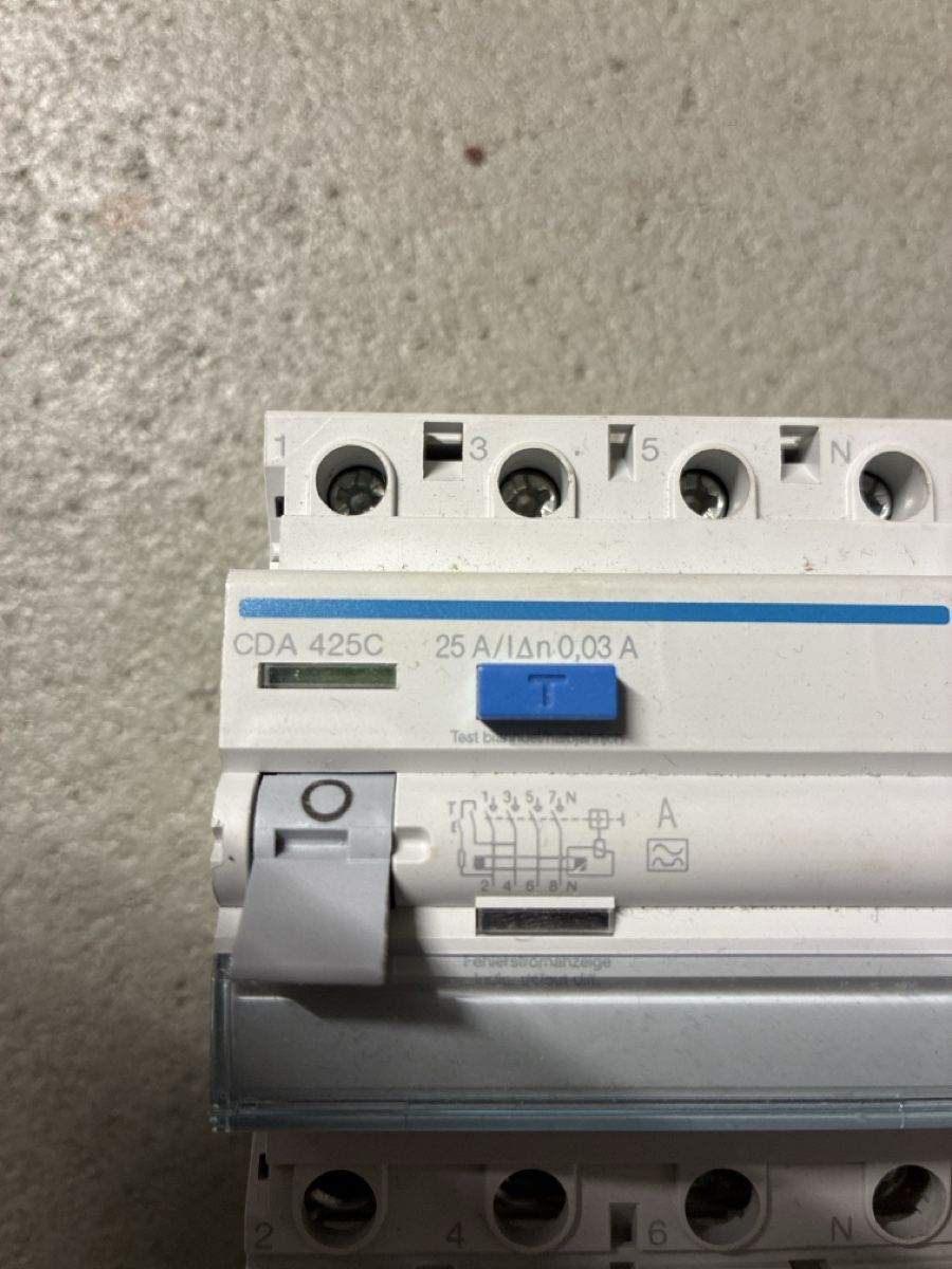 Hager Alimentazione elettrica: Hager Fehlerstromschutzschalter CDA 425C 25A 0.03A – Nuovo (secondo la descrizione) da Reinach BL venduto da cel_6vz5 1