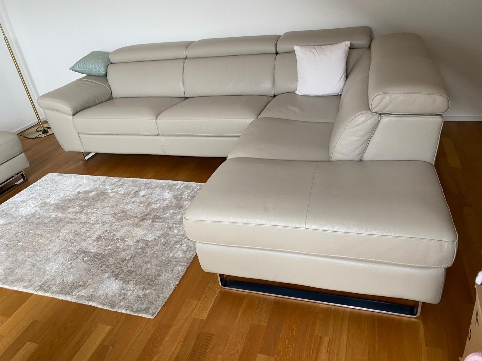 Divani: Ledersofa mit Hocker (Echtleder) – Nuovo (secondo la descrizione) da Wangen an der Aare venduto da Wigger-Zone 3