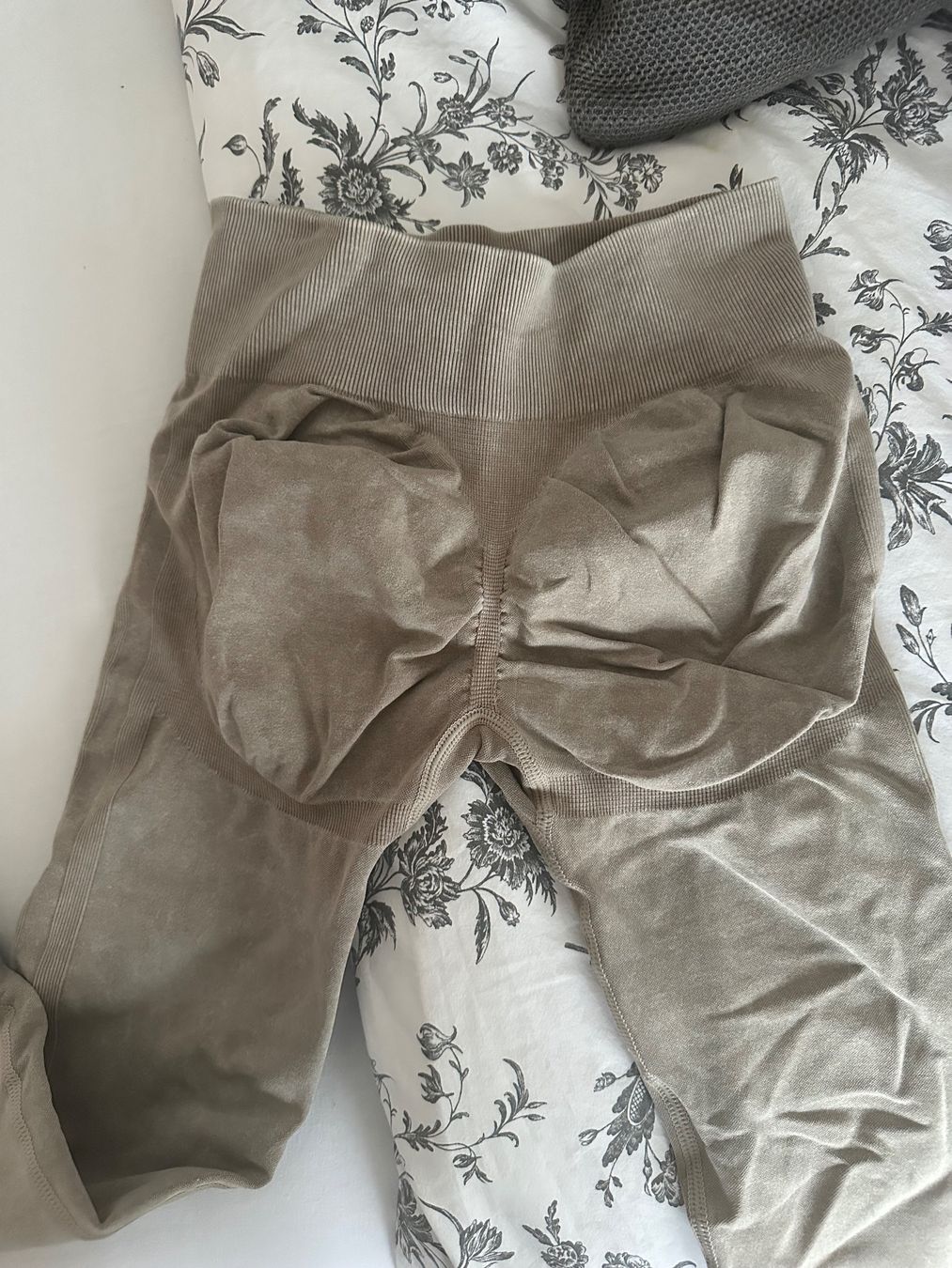 Smilodox Leggings: Smilodox batik scrunch leggings – Neu (gemäss Beschreibung) aus Konolfingen von gle_nbf9