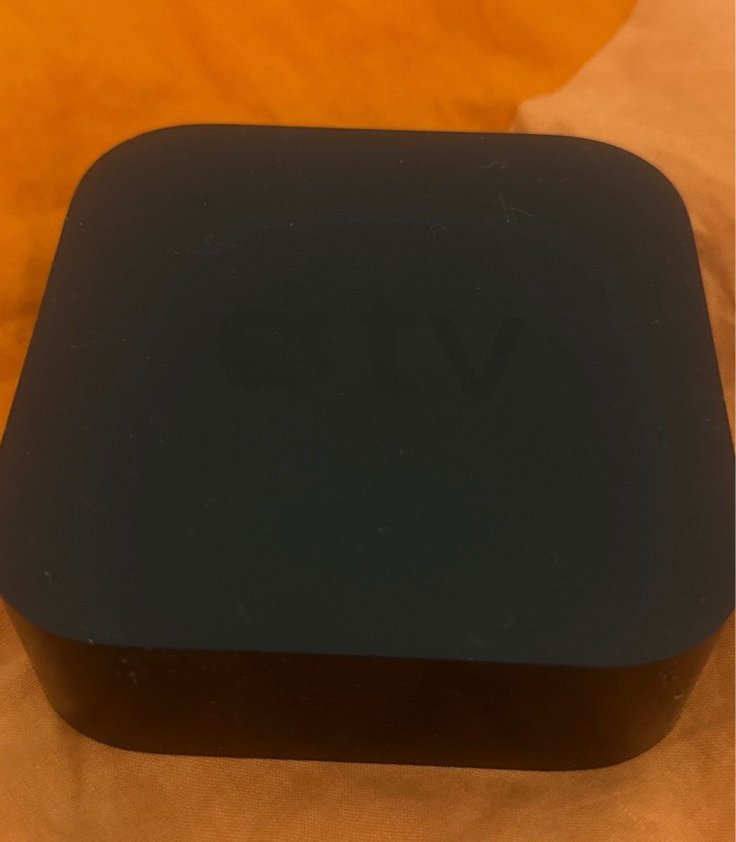 Apple Lettore multimediale & Streamer: Apple TV 4K 1. Gen, 32GB – Usato da Oberwil-Lieli venduto da iv-xii-1986