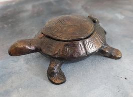 Aschenbecher in Schildkrötenform aus Bronce