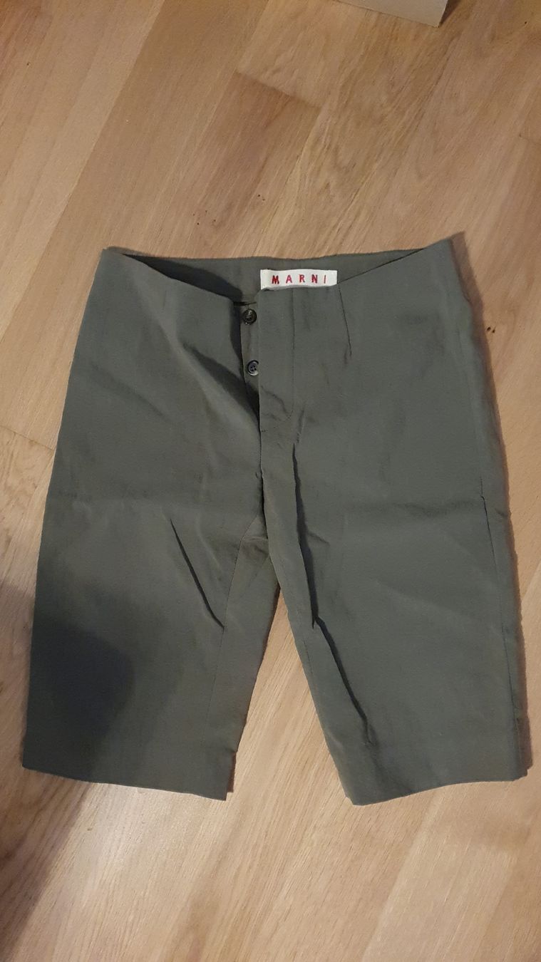 Marni Pantaloni: MARNI Kurze Hose – Usato da Niederhasli venduto da zvb_fgn2