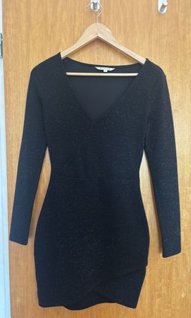 Review Kleid schwarz mit Glitzer in XS, sehr guter Zustand