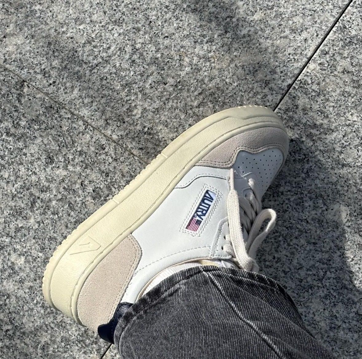 Autry Scarpe da donna: Autry Sneaker Gr. 36, beige-weiss mit blau – Usato da Gunzwil venduto da mel_gd8m 1