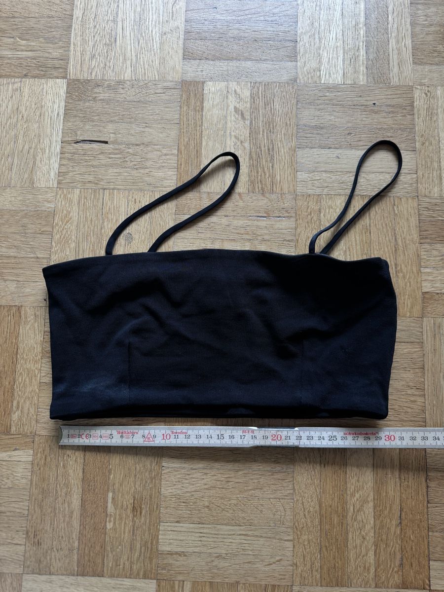 Zara Top: Black Crop Top with Spaghetti Straps – Nuovo (secondo la descrizione) da Zürich venduto da PeaceandLovex33 1