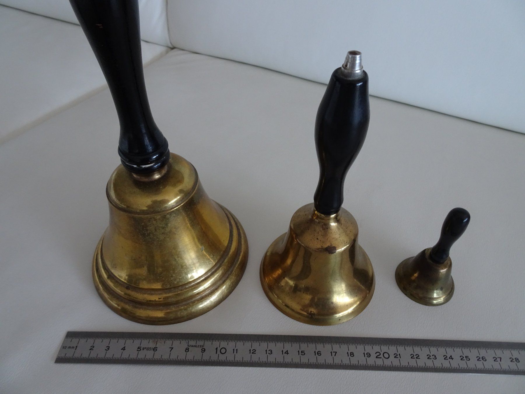Campanacci mucche: 3 antike Messing Handglocken – Usato da Vitznau venduto da Mina60 9
