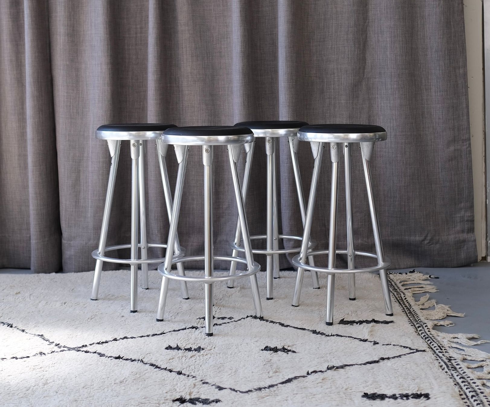 Sgabelli: 4 Bar stools by Joan Casas I Ortinez for Indecasa – Usato da Bern venduto da Zmodern_CON 6