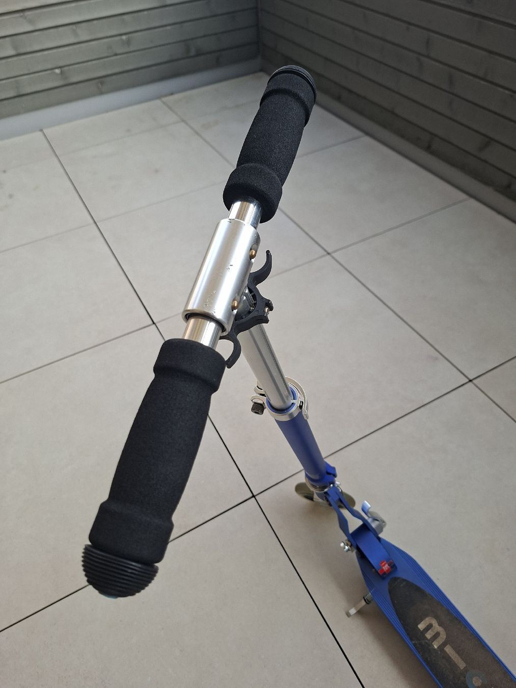 Micro Kickboard: Micro Scooter Blau 65 bis 95cm Lenkerhöhe  – Usato da Neukirch-Egnach venduto da Martin2019 2