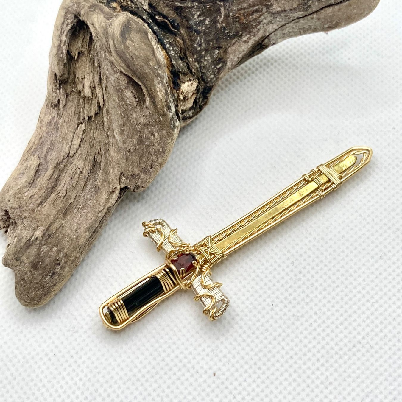 Broschen & Nadeln: Turmalin - Granat Schwert (Brosche oder Anhänger) – Neu (gemäss Beschreibung) aus Solothurn von Kiki_Di 3
