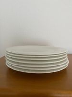 8 weisse Porzellan Teller rund (30cm) mit Relief