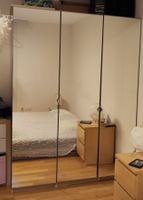 Gratis Ikea PAX Spiegelschrank mit Tablaren und Kleid...