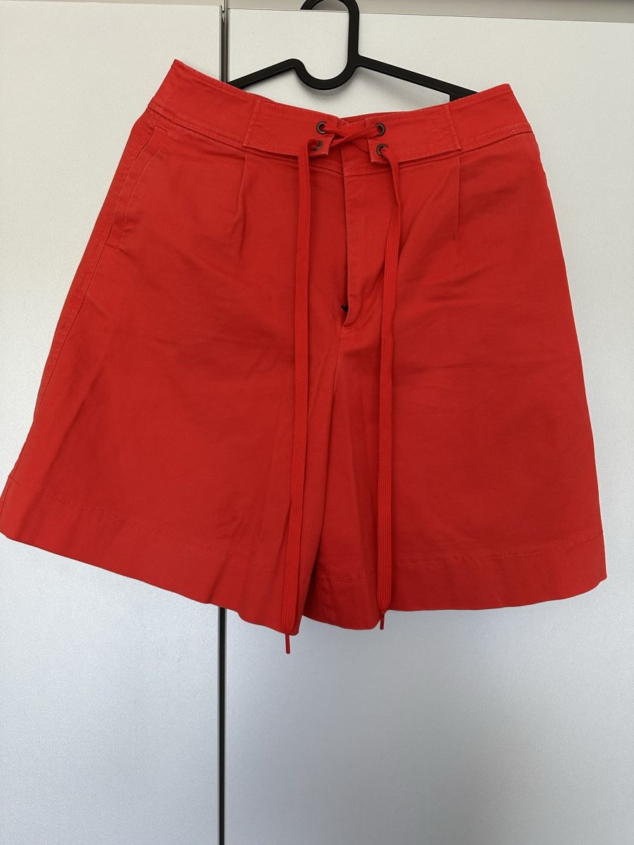 Uniqlo Jeans: Uniqlo Shorts Rot – Usato da Zürich venduto da kup_6rb5