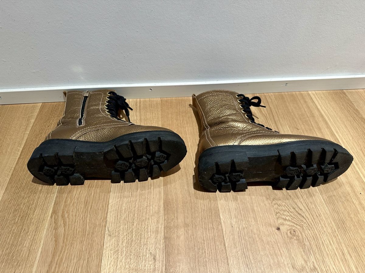 Tommy Hilfiger Scarpe da donna: Goldene Tommy Hilfiger Boots – Usato da Zürich venduto da Shje 5