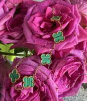 🌿 Elegantes Armband mit grünen Blumenmotiven