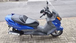 Suzuki UH125 Burgman Roller blau Jahrgang 2002