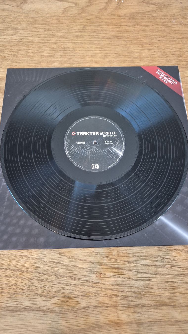 Traktor Mischpulte: TRAKTOR Audio 6 Scratch Control Vinyl MK2 Black – Gebraucht aus Zürich von topaxi 4