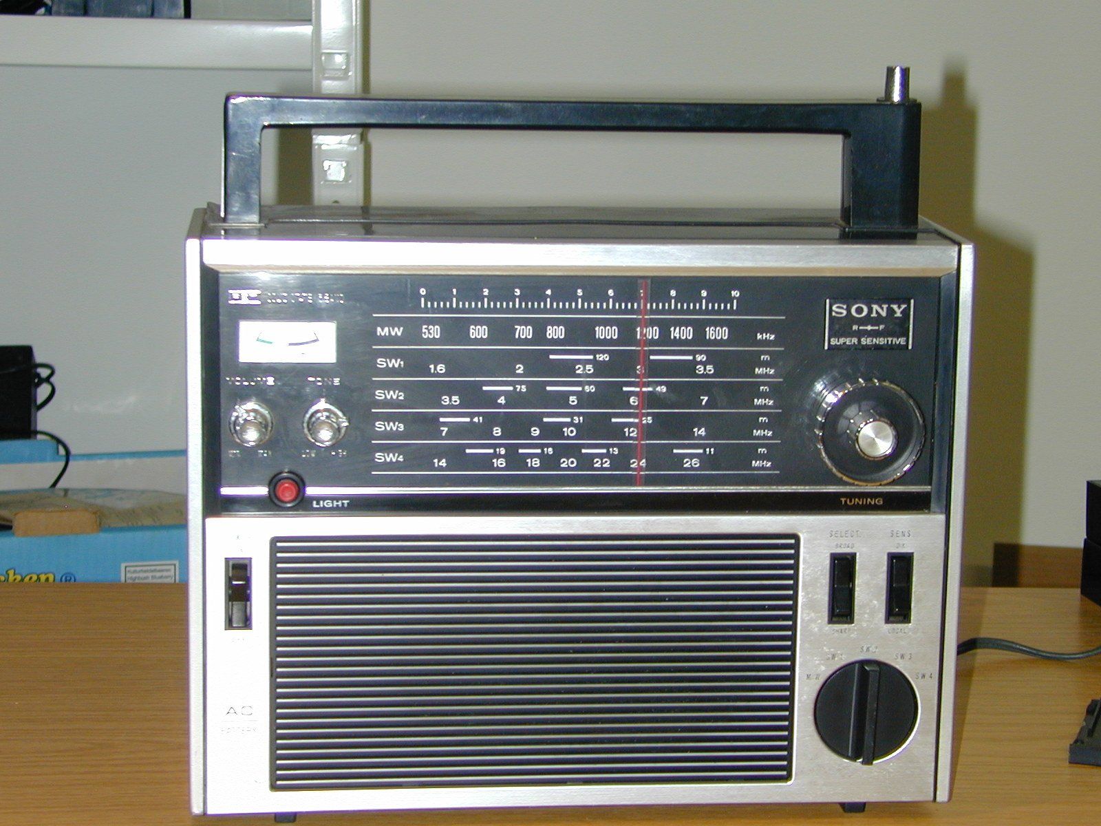 Sony Radio: SONY Weltempfänger Solid State Mod. TR 1300 SAMMLERSTÜCK – Usato da Oberursel venduto da swinger-ecki 2