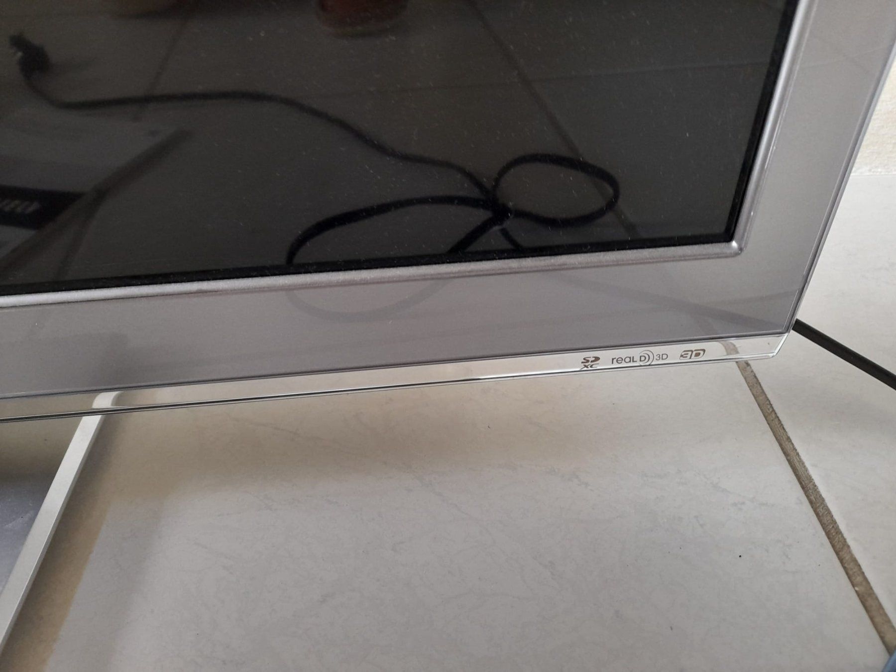 Panasonic Fernseher: 37" Panasonic LCD Viera TV - TX-L37ETF52 – Gebraucht aus Zuerich von Mykid 1