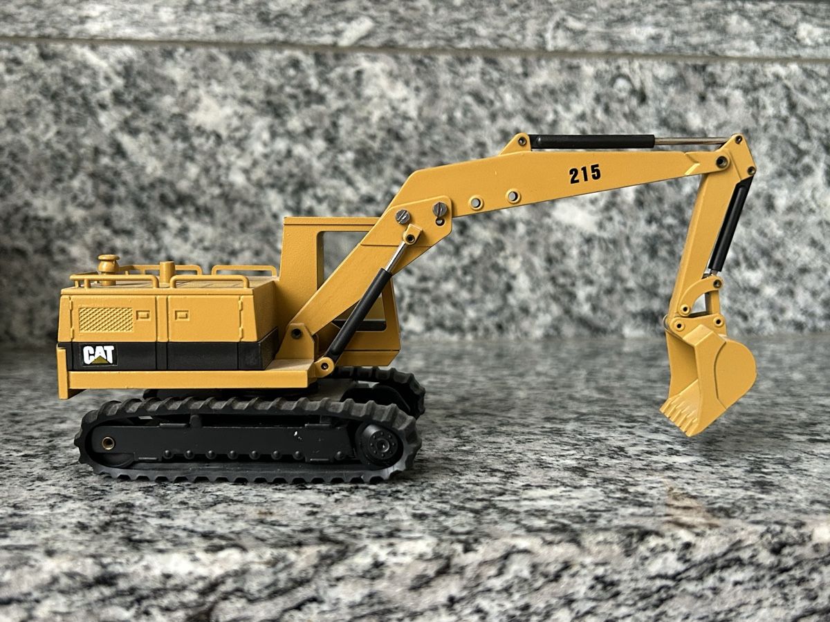 Caterpillar Kits de montage: Cat 215 , 1:50 , NZG – D'occasion à Horw par Tigercat635 2