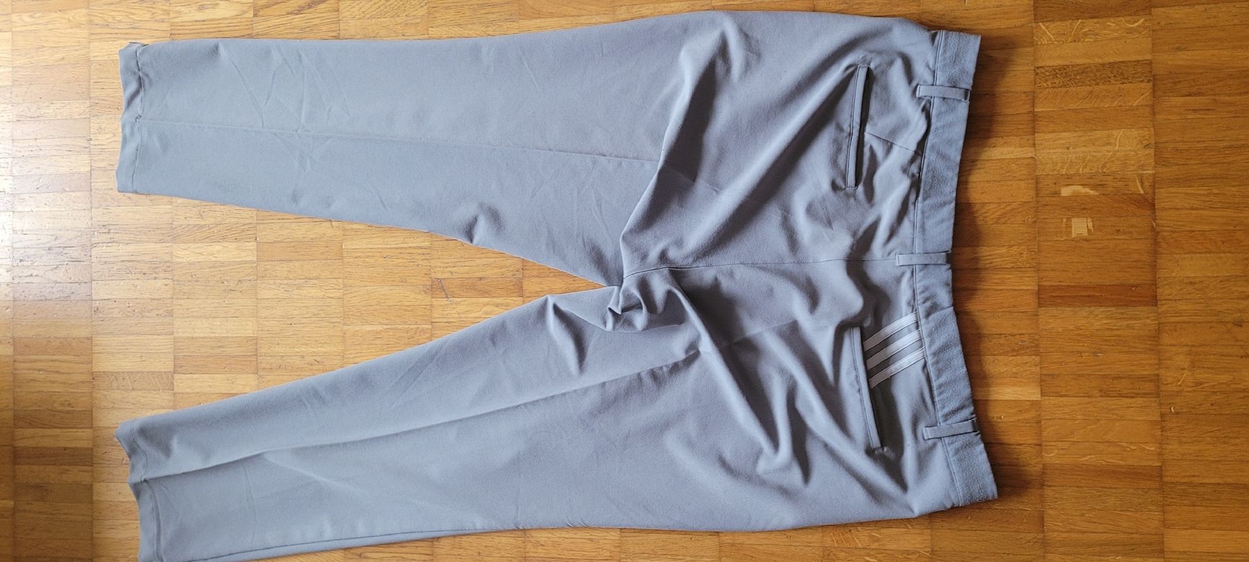 Adidas Hosen: Adidas Herren Hose, hellgrau, Grösse 40/32 -gebraucht – Gebraucht aus Emmenbrücke von gatasalvache 7