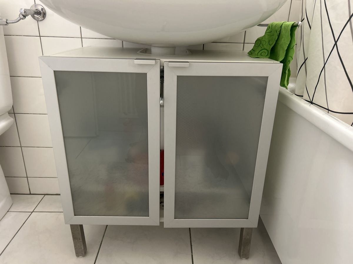 Ikea Badezimmermöbel: Waschbeckenunterschrank weiss – Gebraucht aus Zürich von Nirvan97