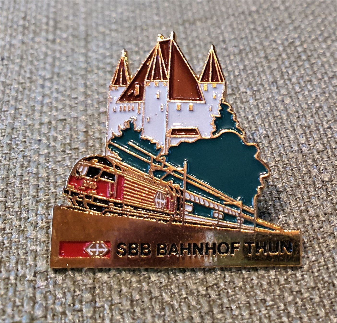 SBB/CFF/FFS Plaquettes & Badges: B095 - Pin SBB Bahnhof THUN – D'occasion à Reinach BL par Boston-Verkauf 1