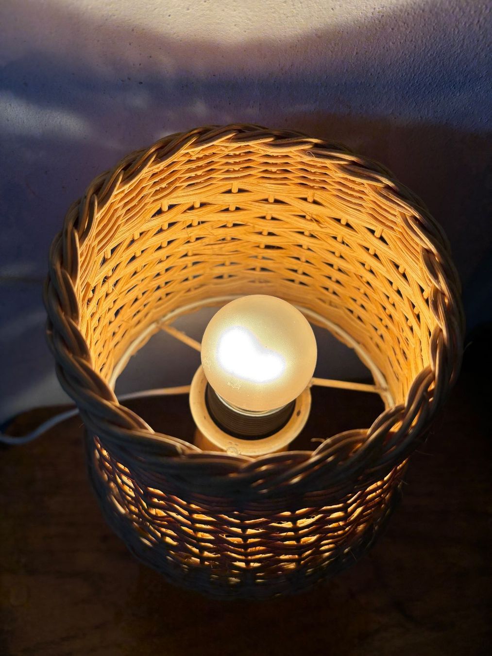 Lampade: Wunderschöne Vintage Tischlampe aus Peddigrohr – Usato da Horgen venduto da uge_pd5p 3