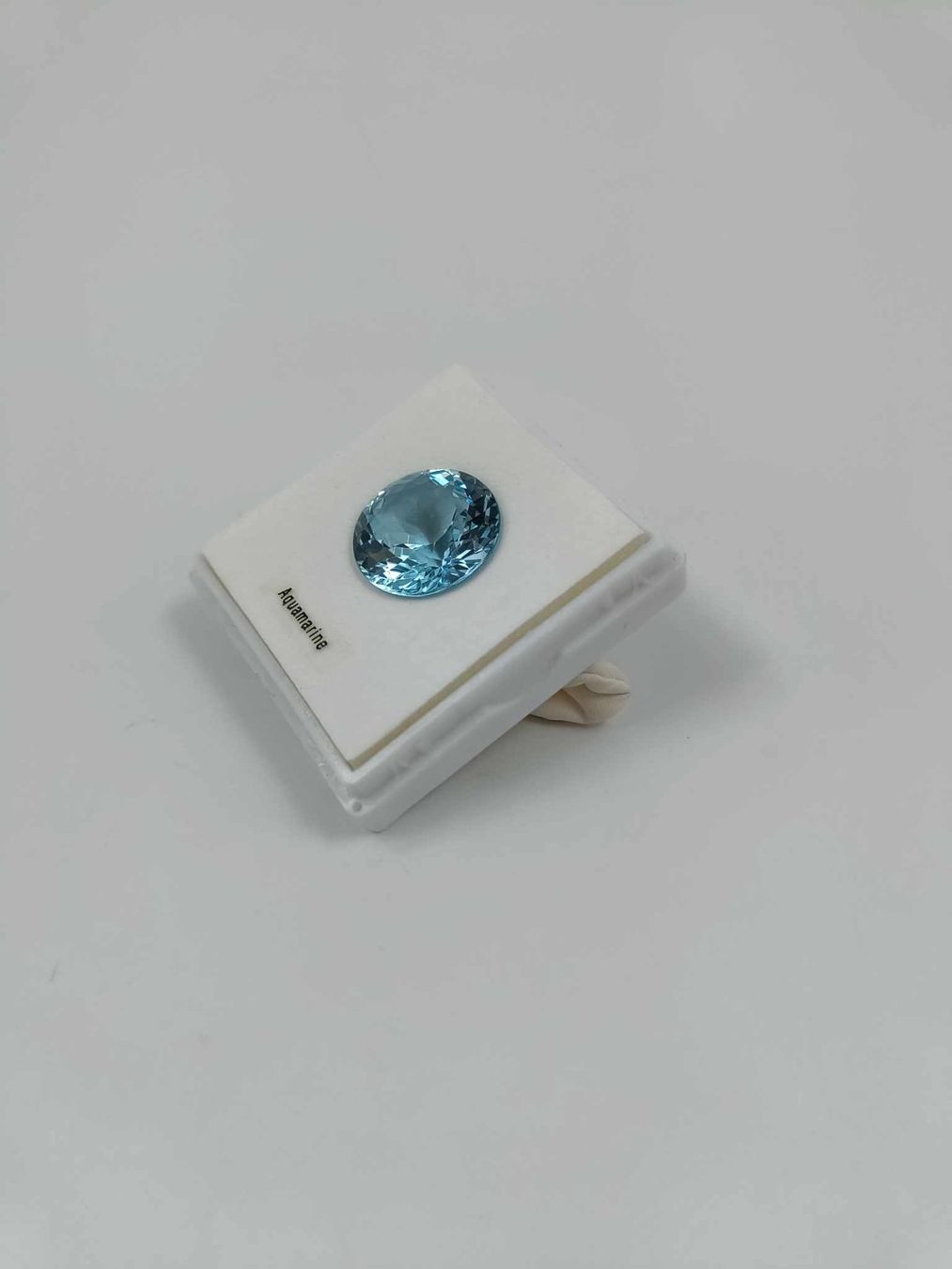 Pietre preziose: 1 AUSSERGEWÖHNLICHER AQUAMARIN 42.37 CT. – Usato da Luzern venduto da EdiGem 1