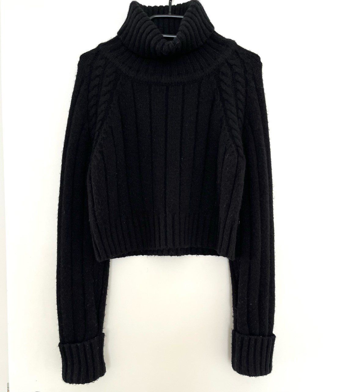 Maglioni & Felpe: Kurzer Strickpullover One Sie, Farbe schwarz – Usato da Triesen venduto da dardaleni
