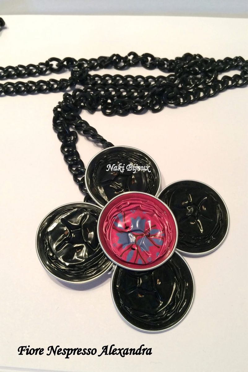 Catenine: Collana Fiore Nespresso rosa – Nuovo e nell'imballaggio originale da Solduno venduto da NakiBijoux