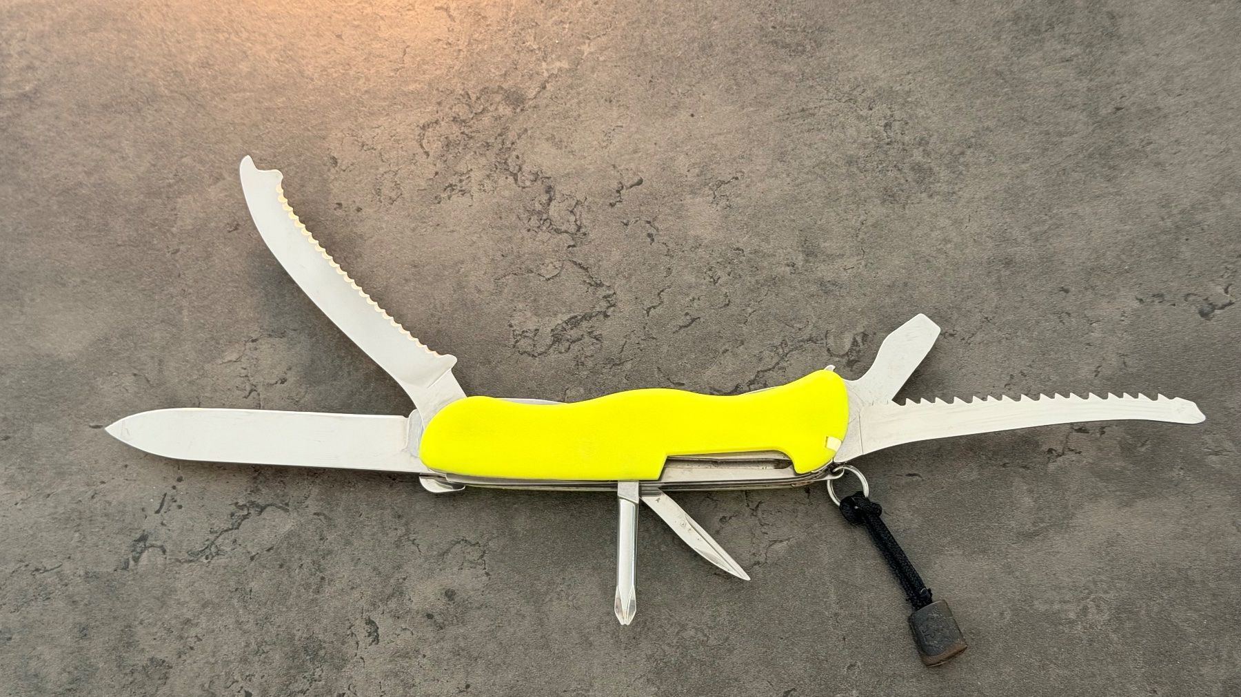 Victorinox Coltelli tascabile: Victorinox Rescue Tool - Stay Glow – Usato da Sonvico venduto da youtuber 1