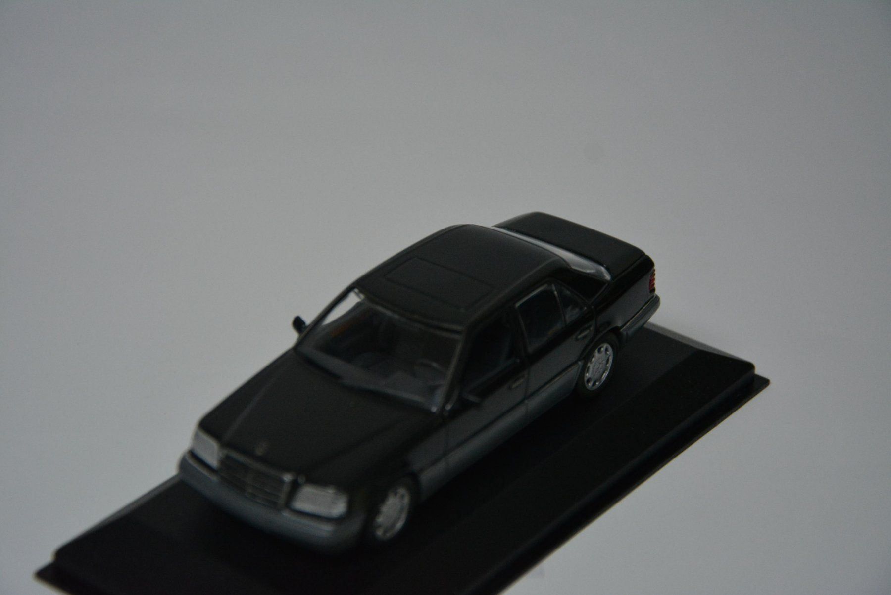 Mercedes-Benz Modellautos: Mercedes-Benz E-Class W124 1993 , 1:43 – Neu und originalverpackt aus Goldach von Feivel9 2
