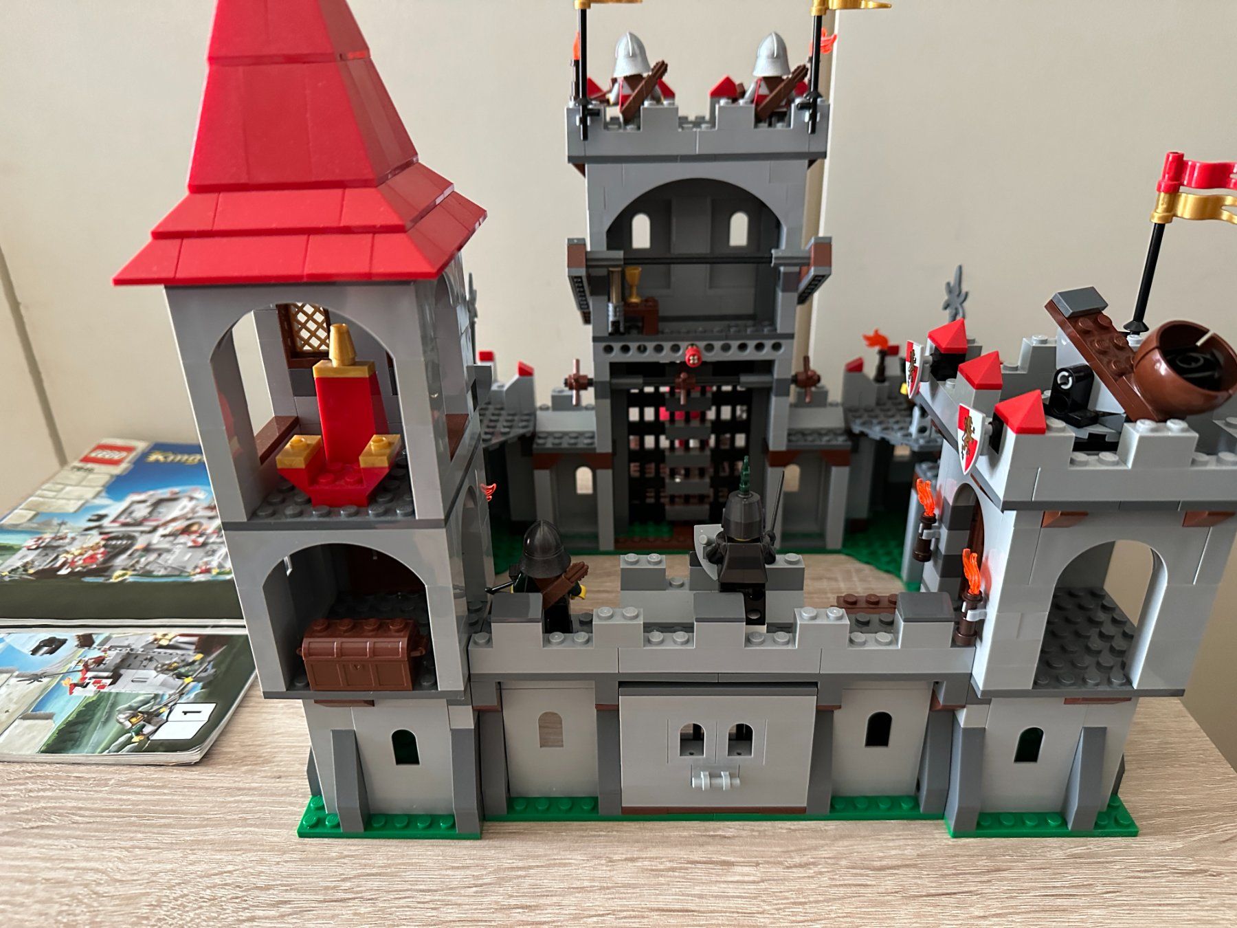 Lego Kit di costruzioni: LEGO 7946 King's Castle – Usato da Basel venduto da Don-Angel 2