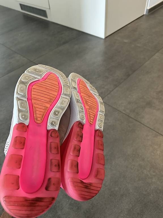 Nike Scarpe da donna: Nike air max 27c – Usato da Utzenstorf venduto da Liverpool91 1