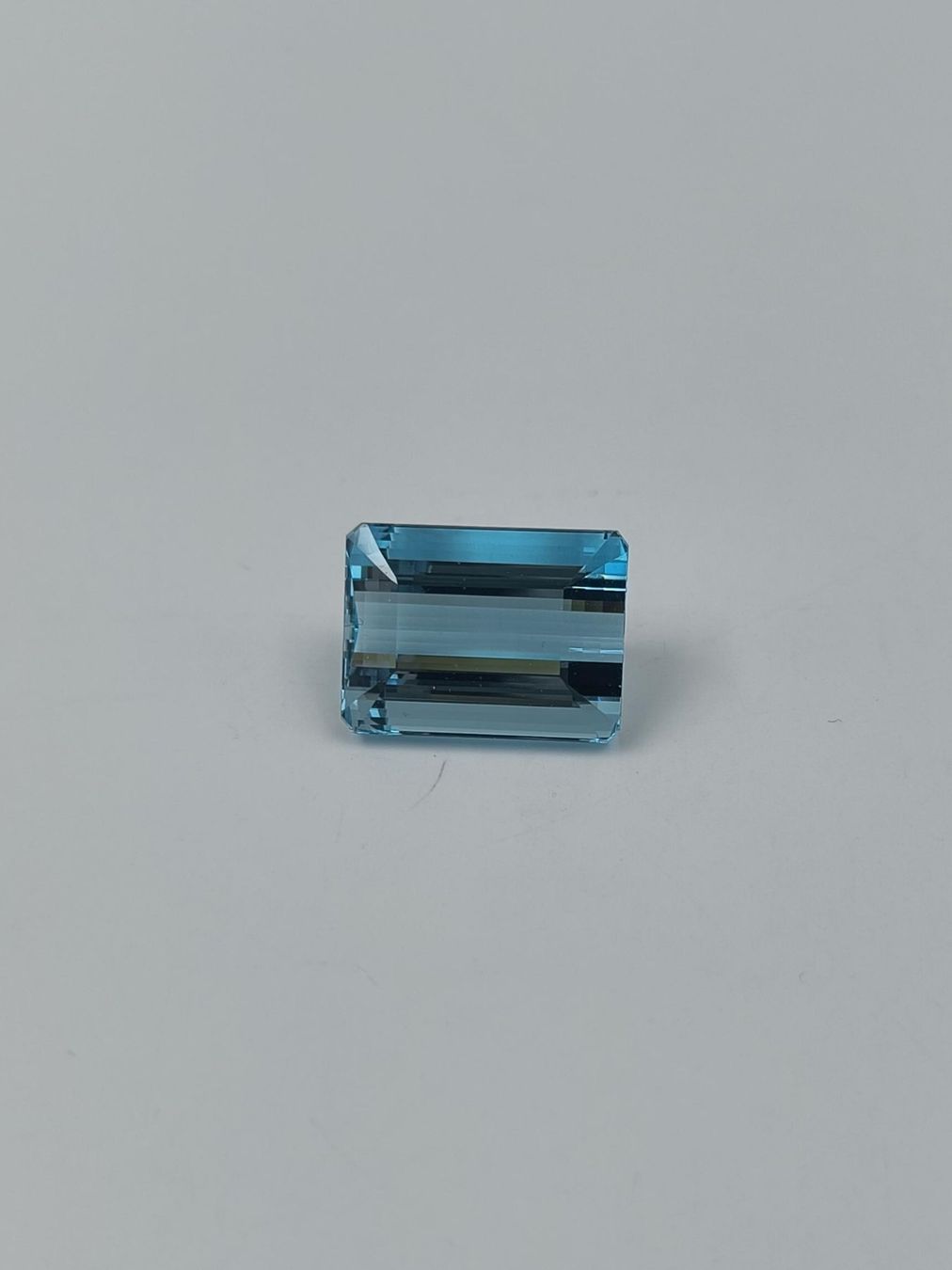 Pietre preziose: 1 AQUAMARIN 41.20 CT. – Usato da Luzern venduto da EdiGem 5