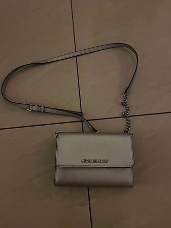 Michael Kors Umhängetasche silber